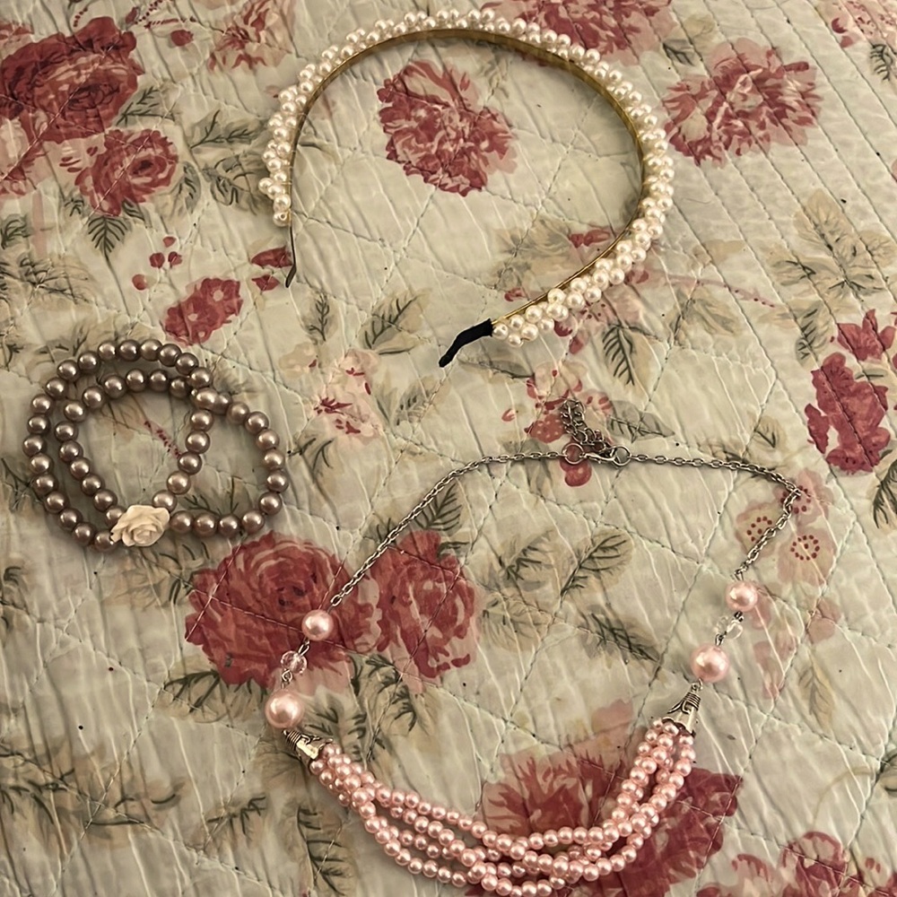 Pre-owned jewelry: primp pearl headband, pink pearl necklace, & bracelet